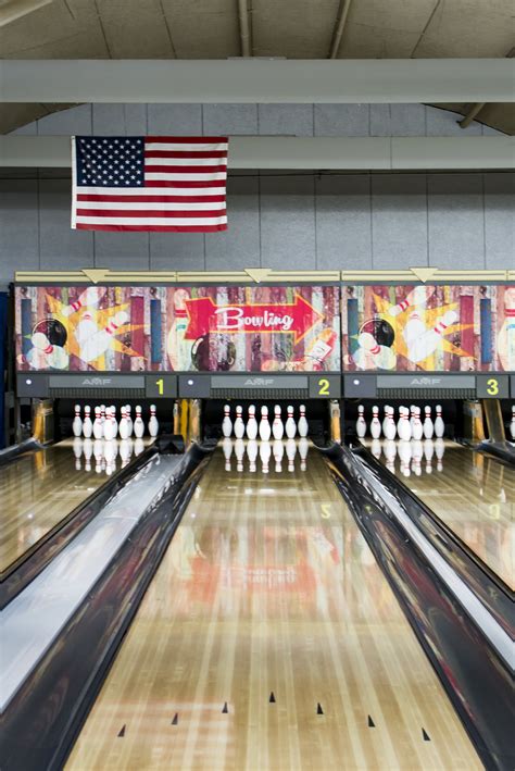 holiday lanes bowling center